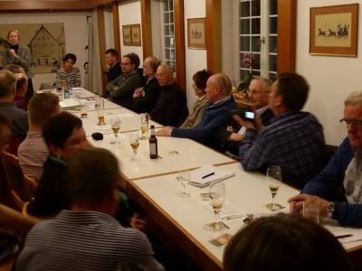 Mehr als 20 Mitglieder und Gste bei der Hauptversammlung 2016.