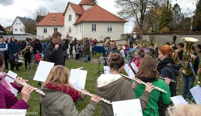 Die Jugendkapelle der Stadtkapelle umrahmte die Erffnung.